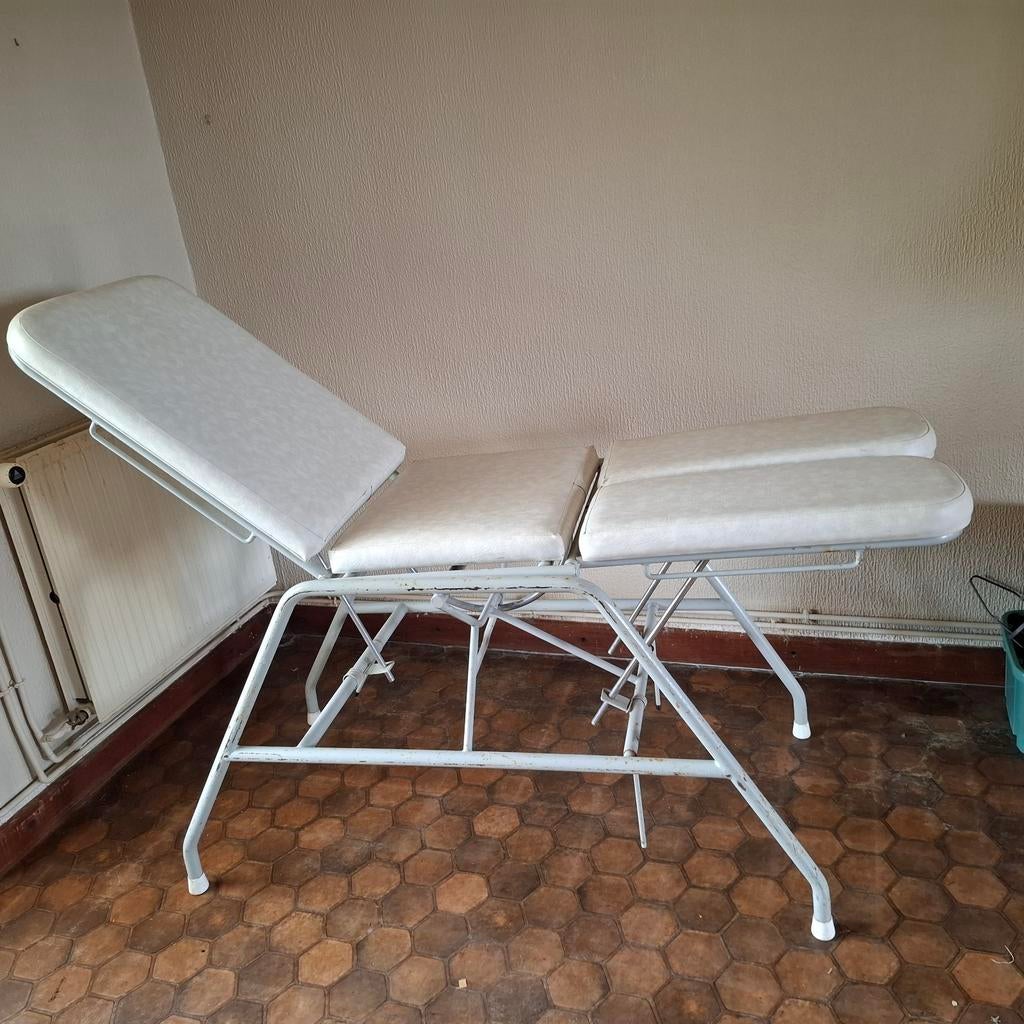 table de massage,  pédicurie, Sports & Fitness, Produits de massage, Utilisé, Table de massage, Enlèvement