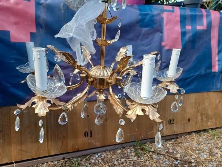 Prachtige kroonluchter met kristallen., Ophalen