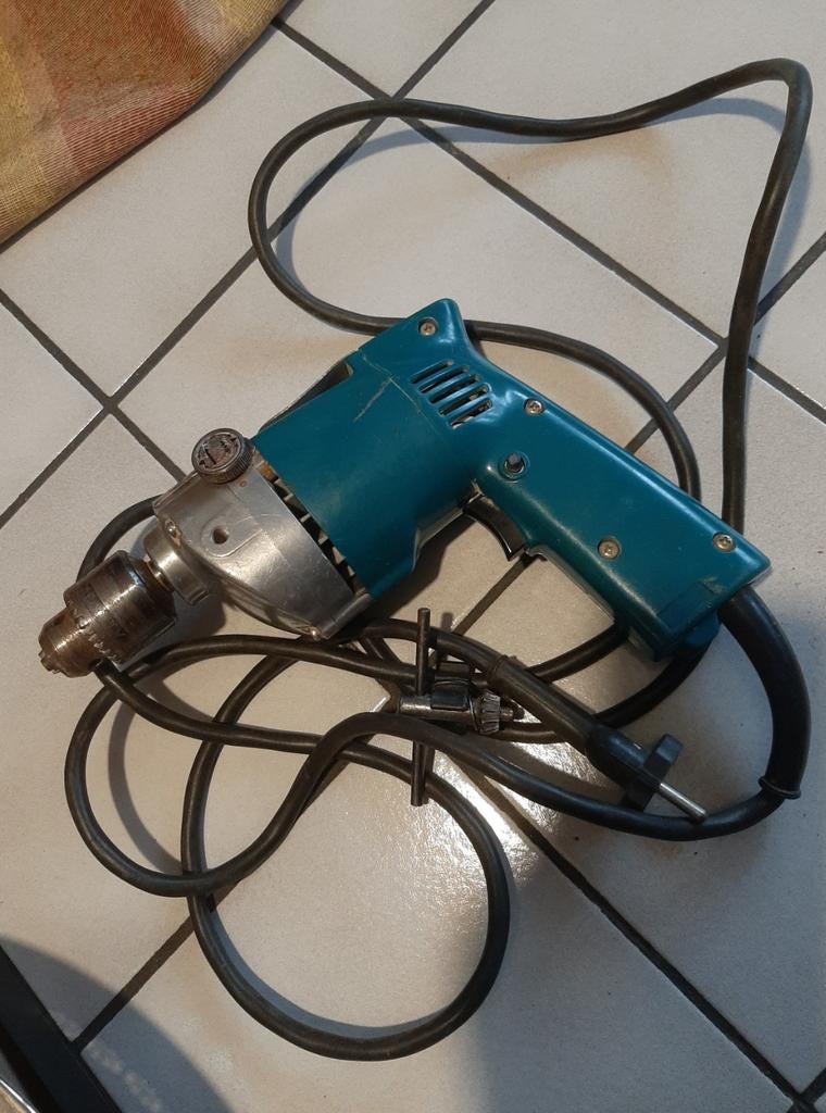 Perceuse à percussion MAKITA 500W 2500/min, Enlèvement