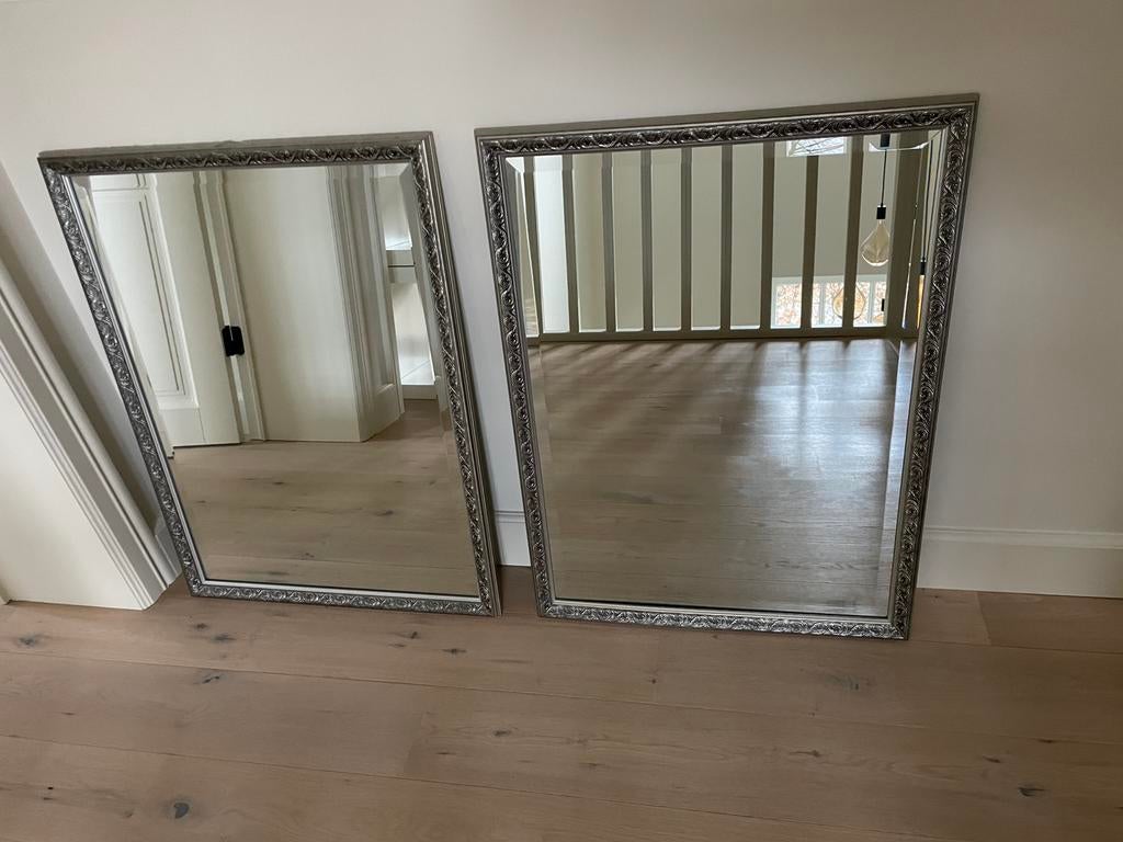 Spiegels met zilverkleurige kader, 2 stuks, Ophalen, Zo goed als nieuw