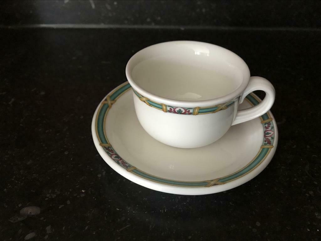 Villeroy&Boch mokkatas met bordje handgeschilderde boord, Ophalen of Verzenden, Zo goed als nieuw