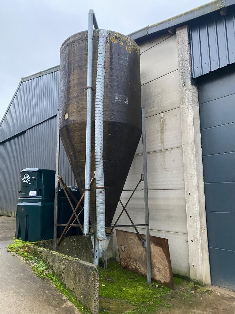 Silo en polyester 9-10m³, Articles professionnels, Enlèvement