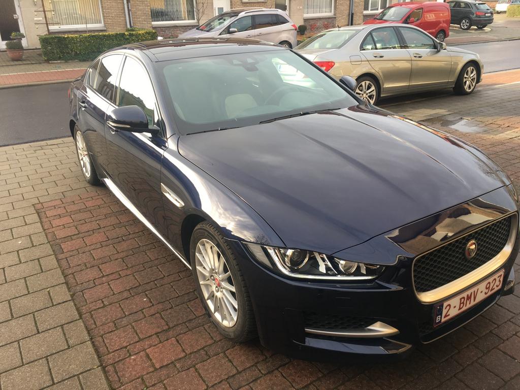 Jaguar XE Metallica, donkerblauw 2018, Auto's, Automaat, 4 deurs, Euro 6, Blauw