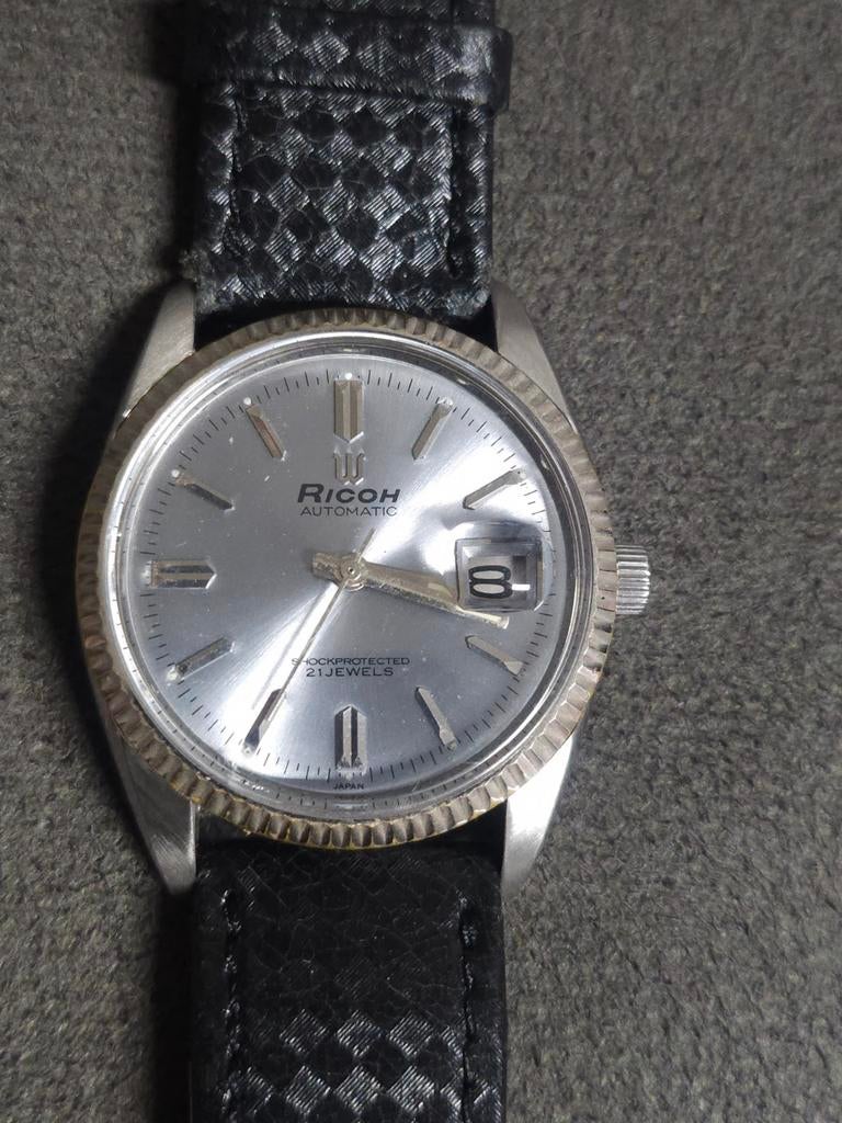 Montre Ricoh, Bijoux, Sacs & Beauté, Montres | Hommes, Utilisé, Montre-bracelet, Autres marques, Acier, Cuir, Enlèvement ou Envoi