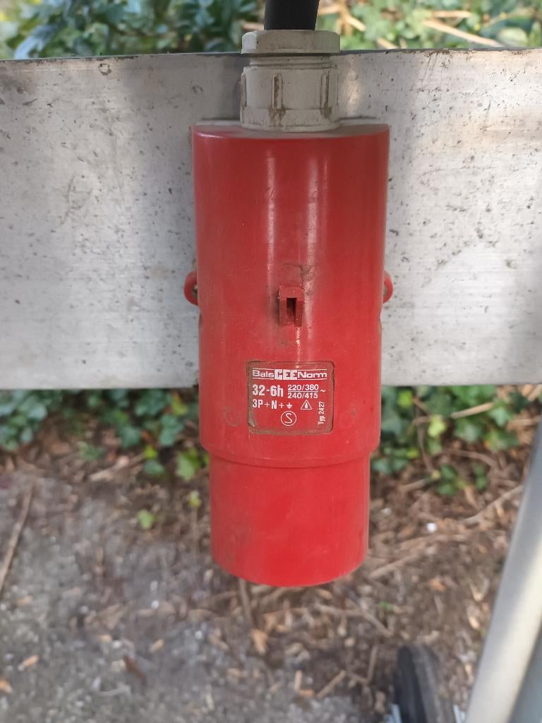 elektriciteitskast/werfkast 63a - 32a - 16a, Doe-het-zelf en Bouw, Ophalen, Gebruikt, Stopcontact