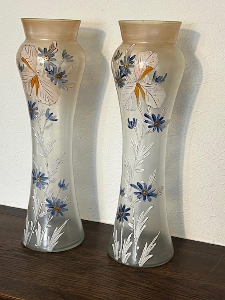 Koppel antieke vazen met geëmailleerde bloemen, Ophalen