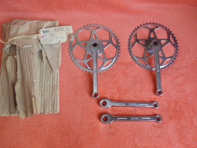 2 Pédaliers vintage SOLIDA NEUF en acier chromé à clavettes., Vélos & Vélomoteurs, Enlèvement ou Envoi, Neuf, Pédalier ou Pédales