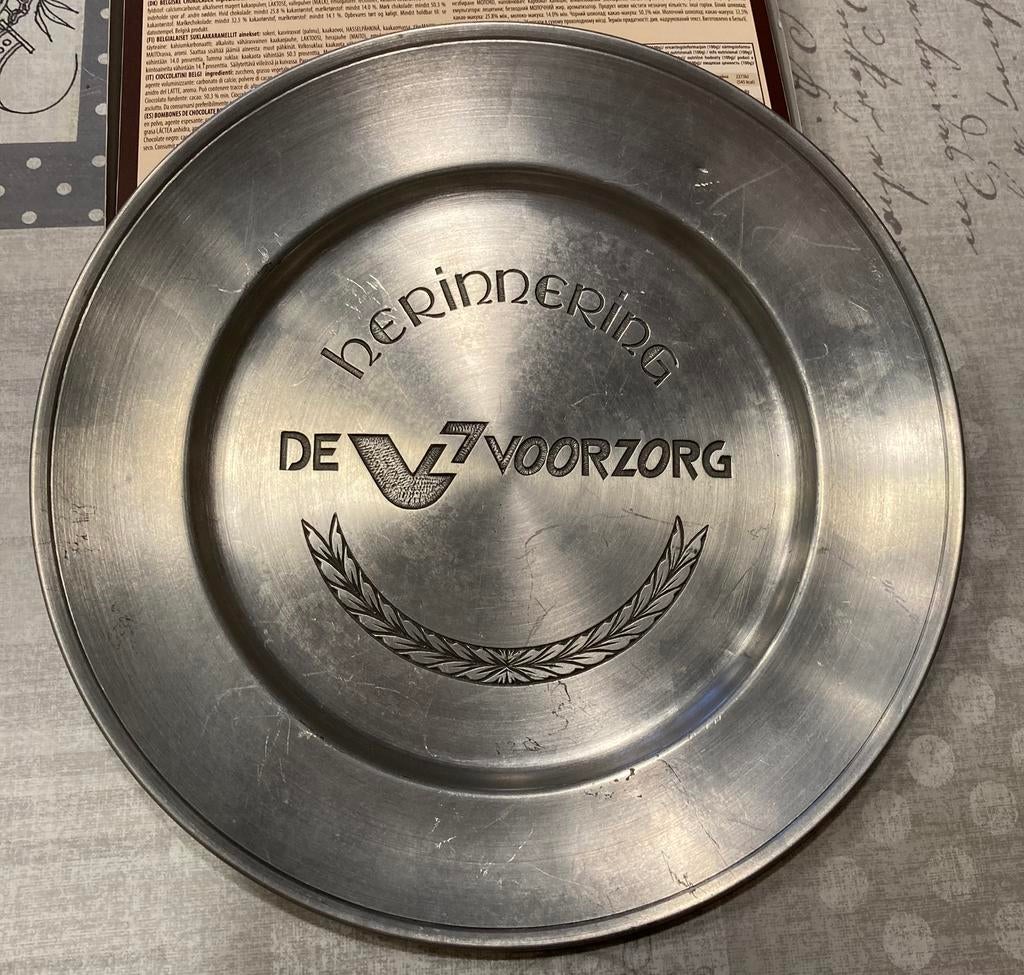 Mooie tinnen schotel 92 procent tin+stempel 23,5 cm, Antiek en Kunst, Antiek | Tin, Ophalen of Verzenden
