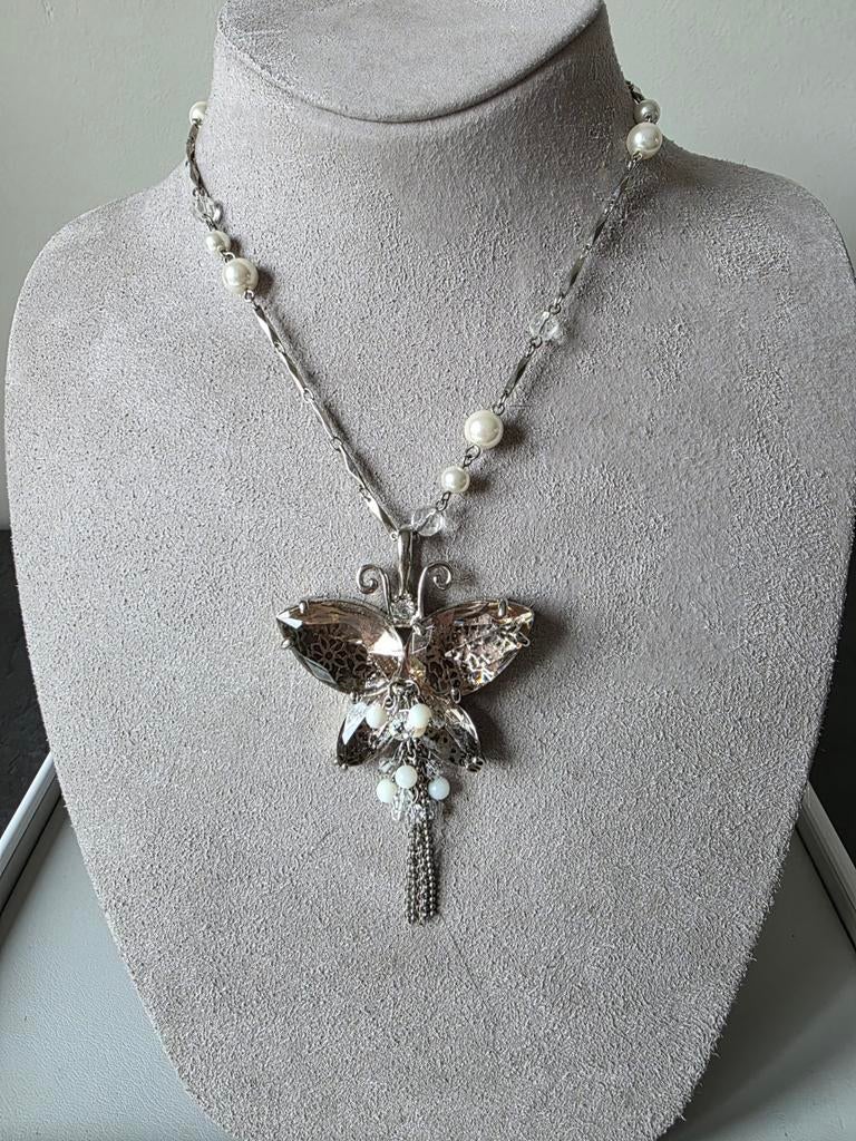 Collier Nicky Vankets, Envoi