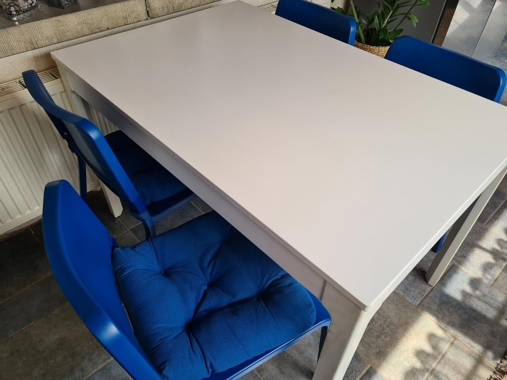 Table extensible avec 4 chaises., Enlèvement, Comme neuf