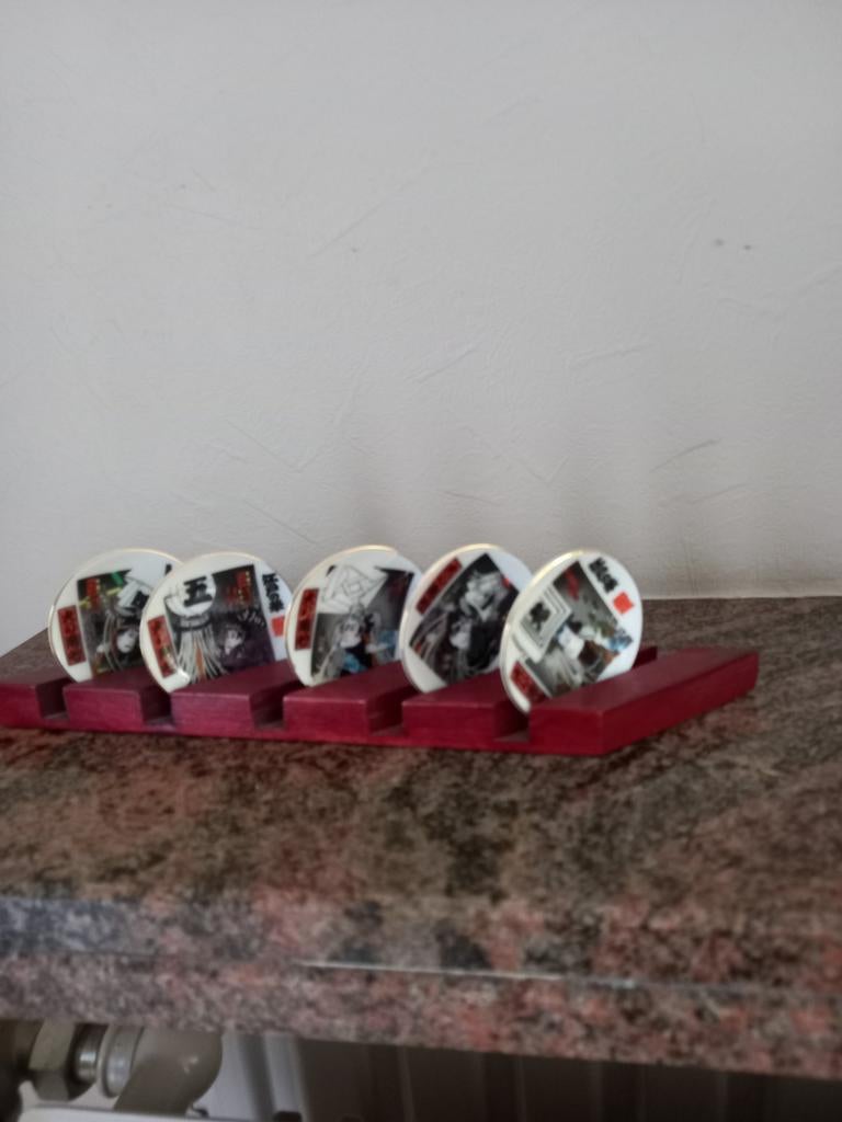 5 petites assiettes avec support, Antiquités & Art, Enlèvement ou Envoi