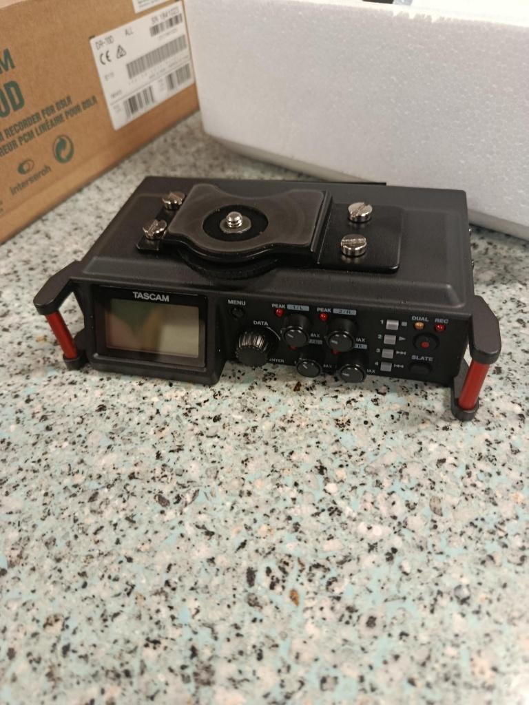 TASCAM (DR-70D), TV, Hi-fi & Vidéo, Enregistreurs audio, Magnétophone, Avec protection anti-poussière, Enlèvement