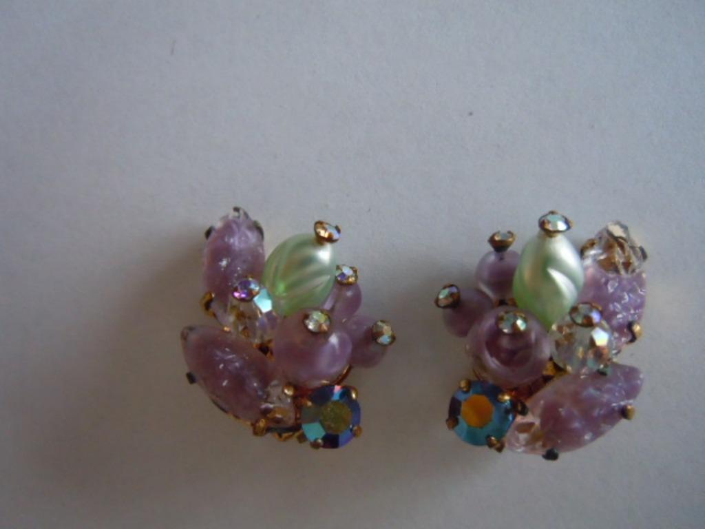Vintage oorbellen lila steentjes en Aurora Borealis - clip, Handtassen en Accessoires, Oorbellen, Ophalen of Verzenden, Gebruikt
