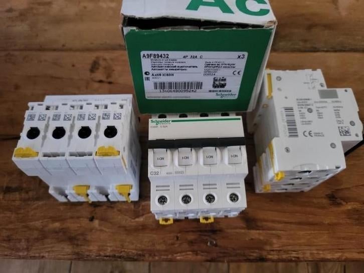 Fusibles Schneider série 10000 TOUTE NOUVELLE DESCRIPTION ! , Bricolage & Construction, Électricité & Câbles, Comme neuf, Enlèvement ou Envoi