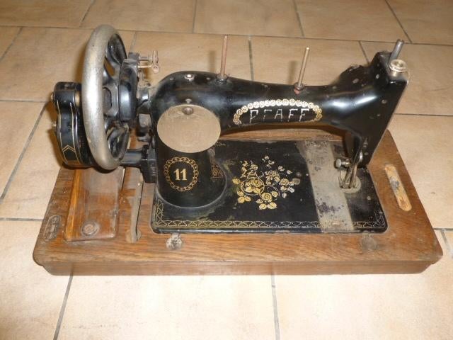 oude PFAFF-naaimachine, Ophalen, Gebruikt