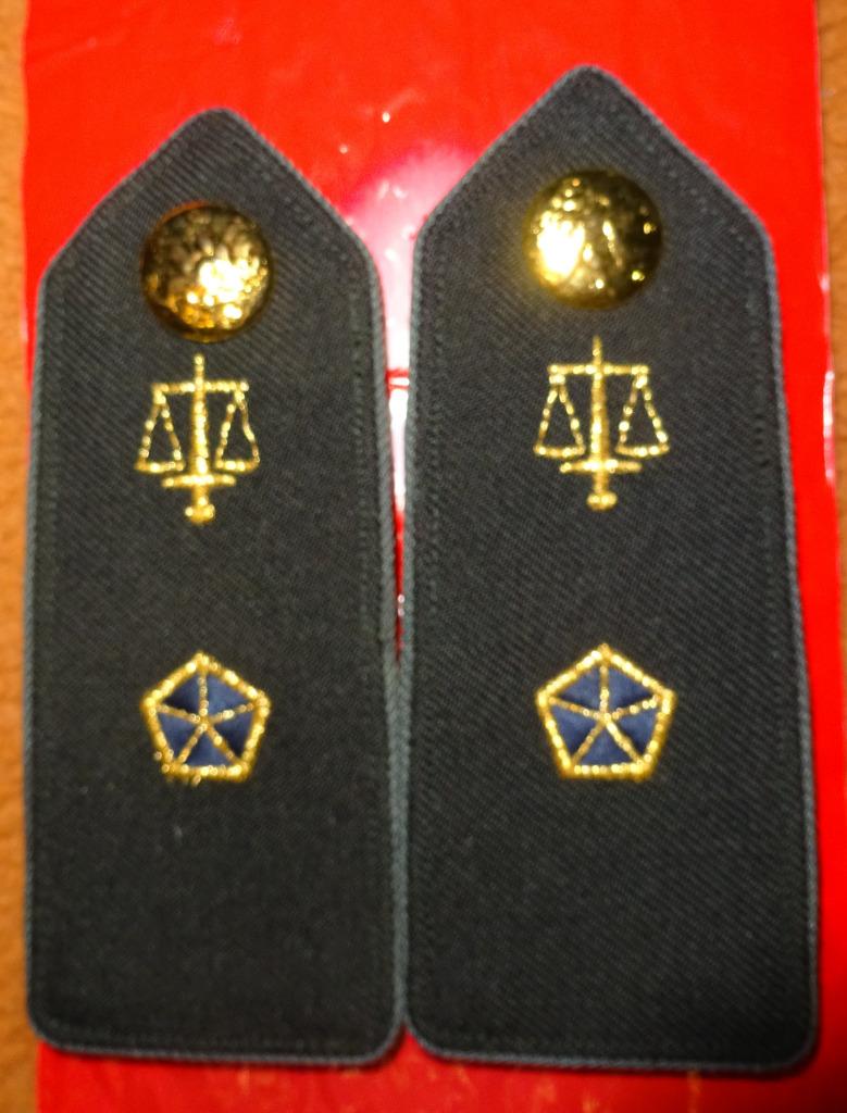 Passanten Krijgsauditoraat 1 paar 1DB, Verzamelen, Verzenden, Rijkswacht, Embleem of Badge