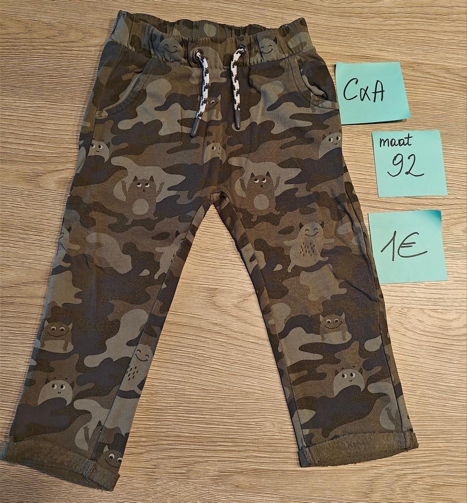 Broekje jongen C&A - maat 92, Enfants & Bébés, Vêtements enfant | Taille 92, Pantalon, Garçon, C&A, Enlèvement ou Envoi