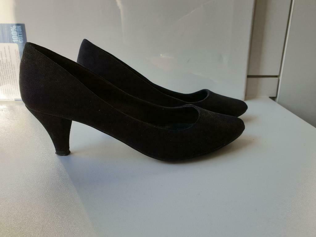 Zwarte pumps, Ophalen