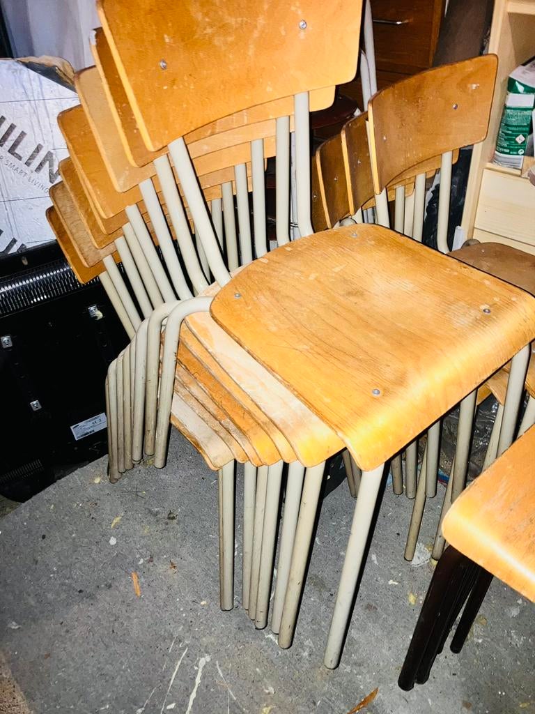 Vintage houten schoolstoelen en stapelstoelen, Ophalen