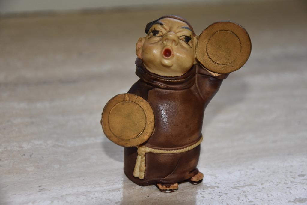 Figurine de cymbales Abbay Parade Monk, Envoi