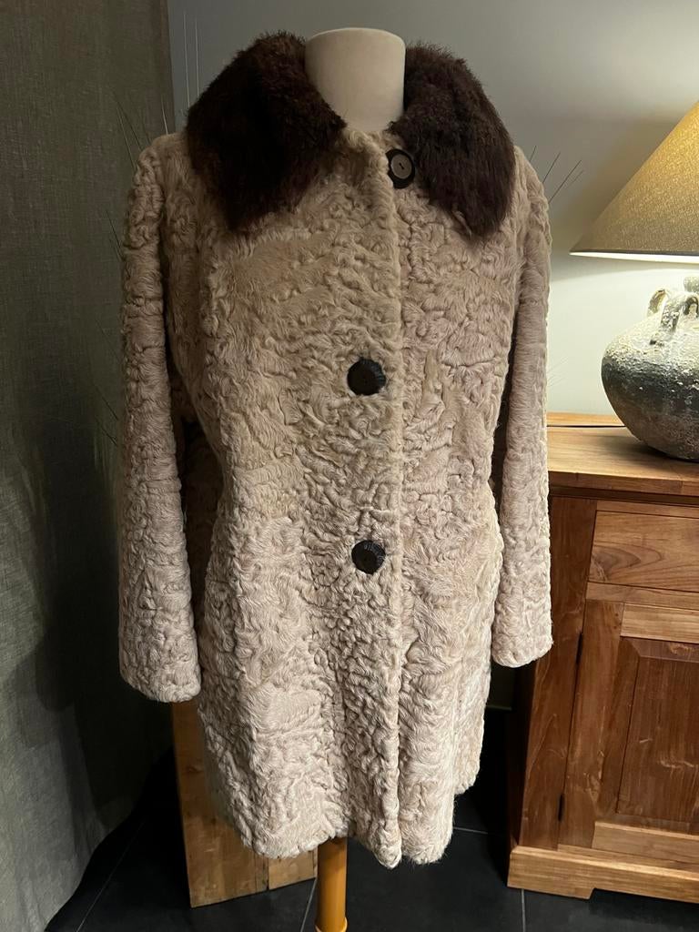Vintage beige perzisch lamsbont gekruld met nertskraag, Ophalen of Verzenden, Zo goed als nieuw, Maat 38/40 (M), Beige