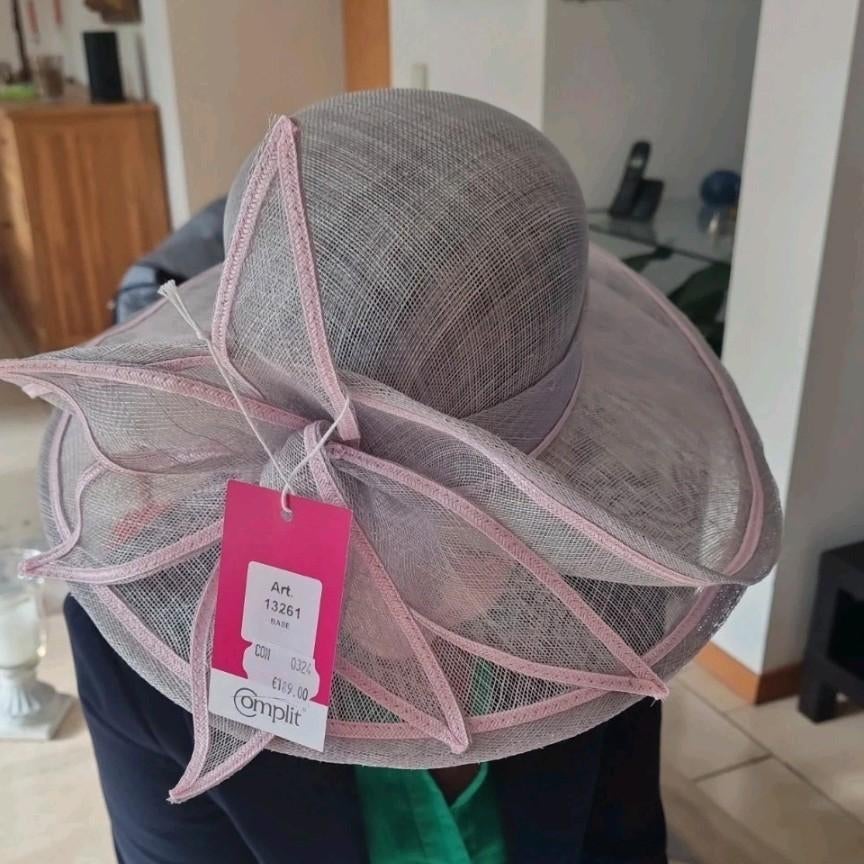 Chapeau cérémonie, Enlèvement, Chapeau