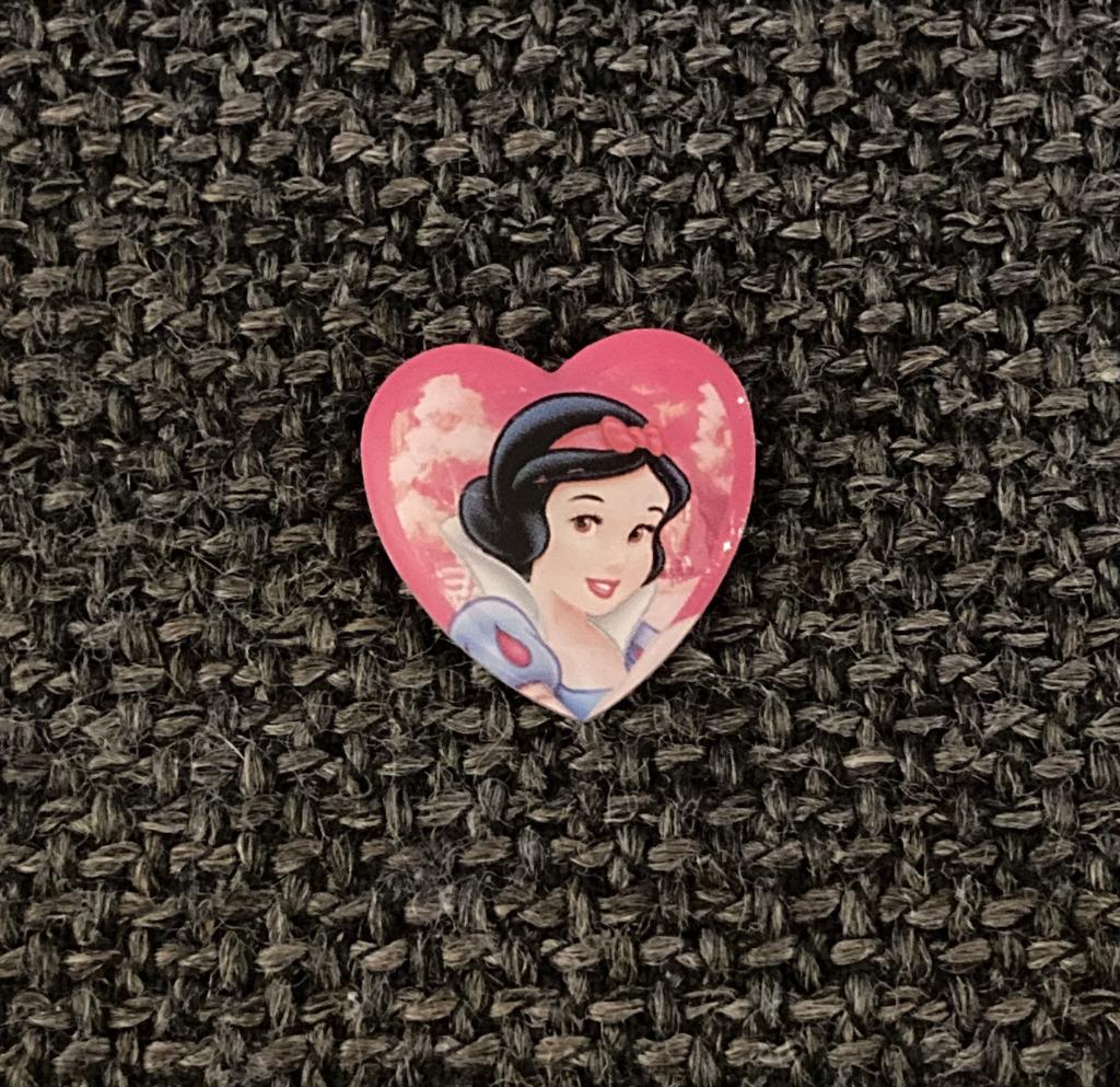 PIN - DISNEY - SNEEUWWITJE - BLANCHE NEIGE - SNOW WHITE, Envoi, Comme neuf, Figurine, Insigne ou Pin's