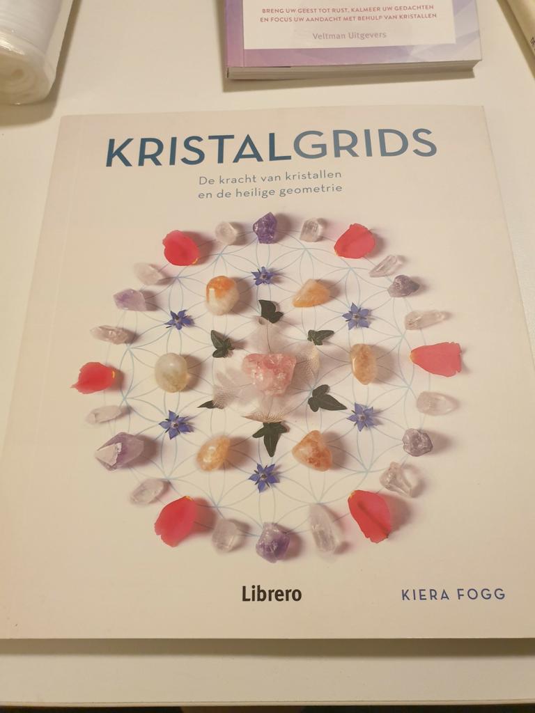 Kiera Fogg - Kristalgrids De kracht van kristallen, Boeken, Ophalen of Verzenden, Zo goed als nieuw, Kiera Fogg