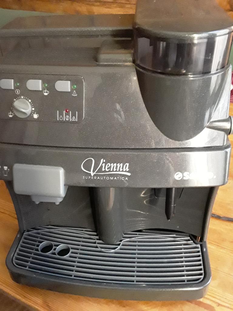 Machine à café expresso saeco vienna avec broyeur à grains, Machine à espresso, Réservoir d'eau amovible, Café en grains, Enlèvement