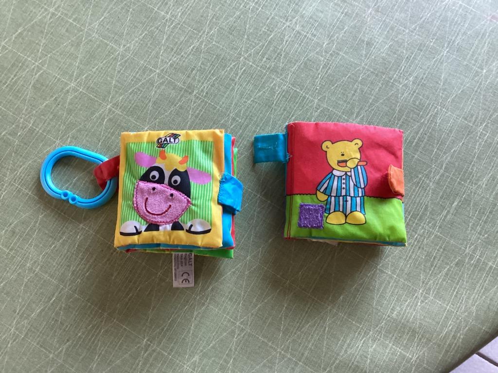 kinderboekjes - in stof, Enlèvement, Comme neuf, 6 à 12 mois