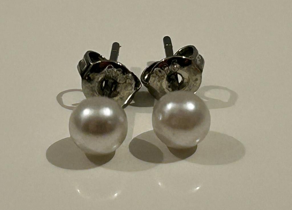 Zilverkleurige oorknopjes met witte parel, Handtassen en Accessoires, Ophalen of Verzenden, Zo goed als nieuw, Wit, Knopjes of Stekers
