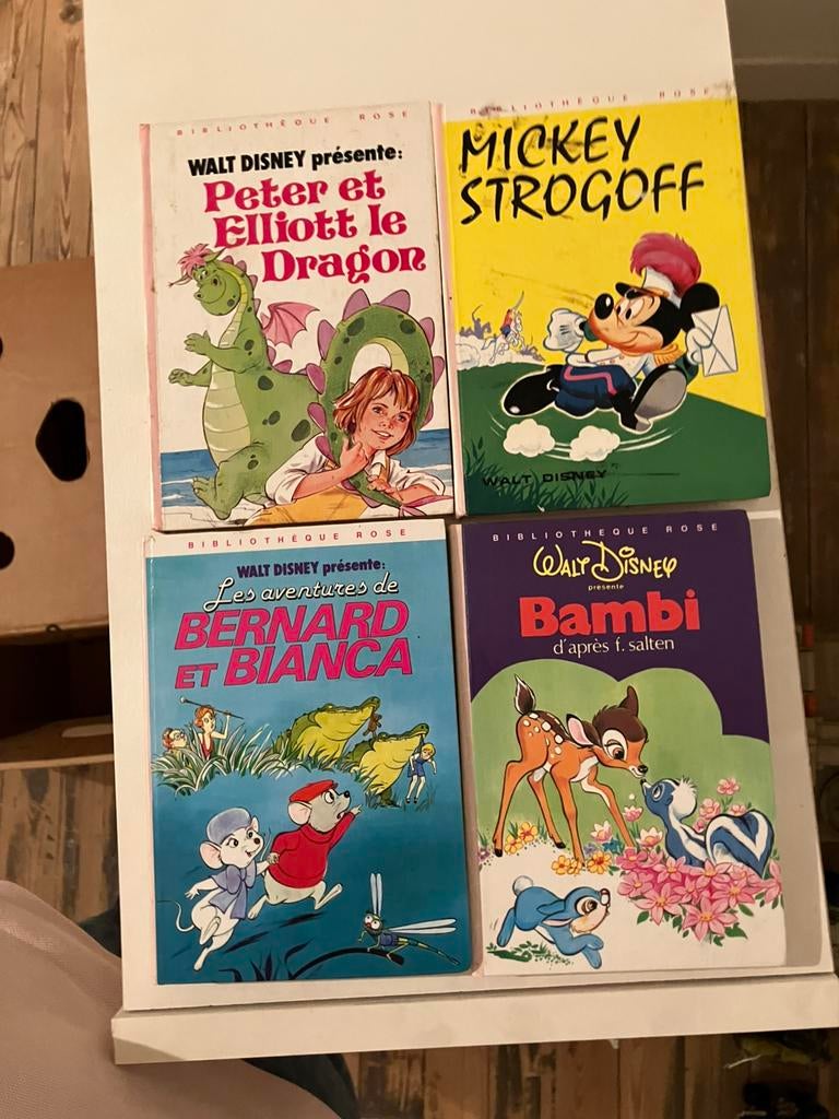 Disney quatre livres bibliothèque rose, Livres, Enlèvement ou Envoi, Comme neuf
