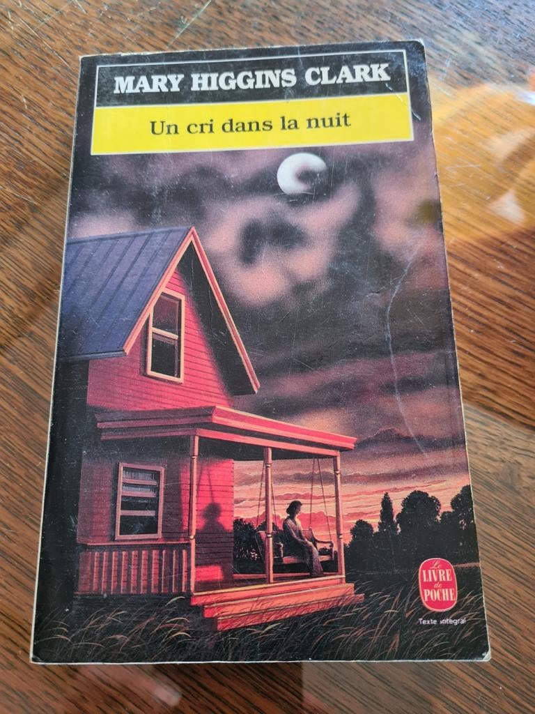 Mary Higgins Clark - Un Cri Dans La Nuit, Livres, Thrillers, Comme neuf, Enlèvement ou Envoi
