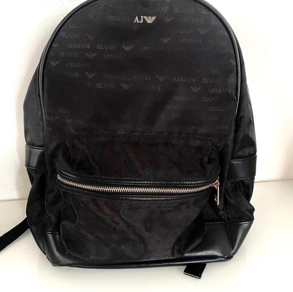 Sac à dos ARMANI en parfait état acheté à Milan, Enlèvement ou Envoi, Comme neuf