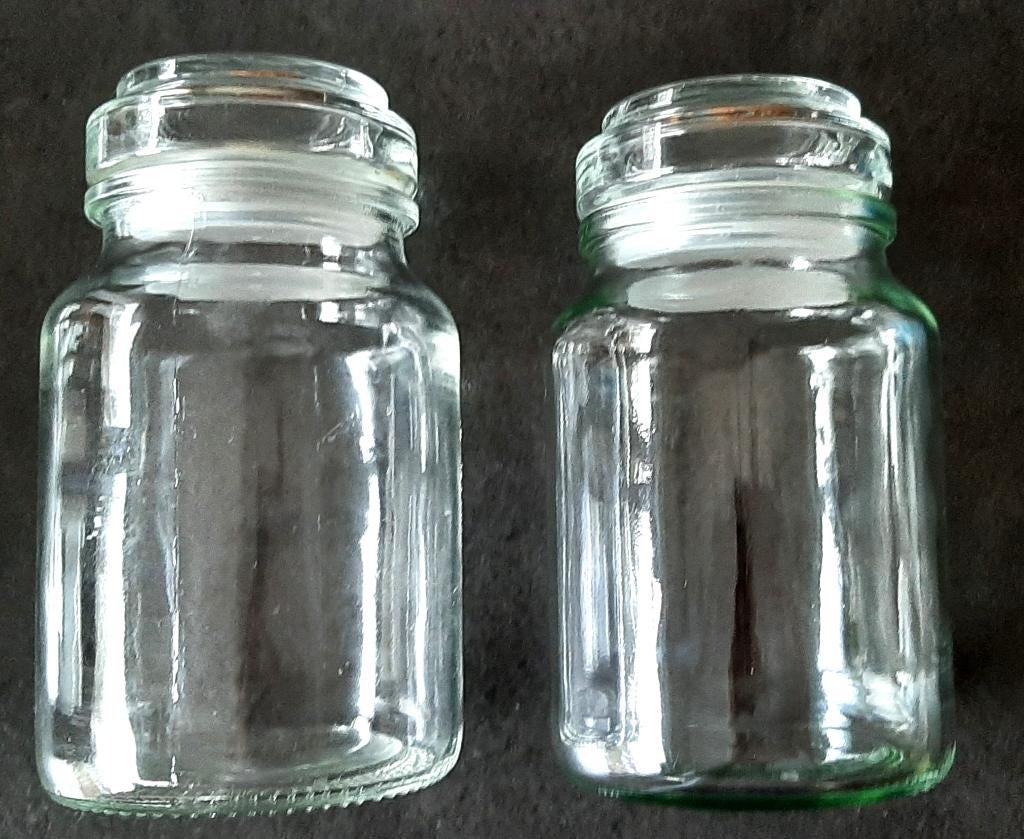 Te koop: Twee glazen voorraadpotten., Ophalen of Verzenden, Zo goed als nieuw, Glas, Pot, Bus of Blik