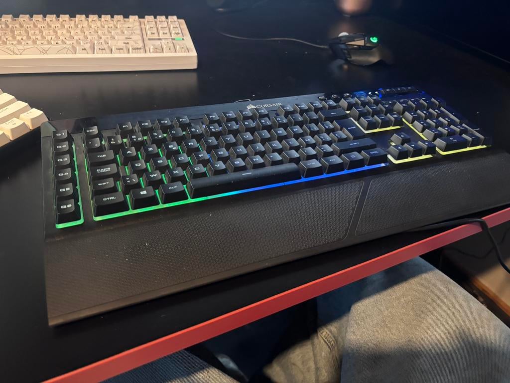 CORSAIR K55 RGB bijna tot geen schade werkt perfect, Ophalen, Gebruikt, Gaming toetsenbord, Azerty