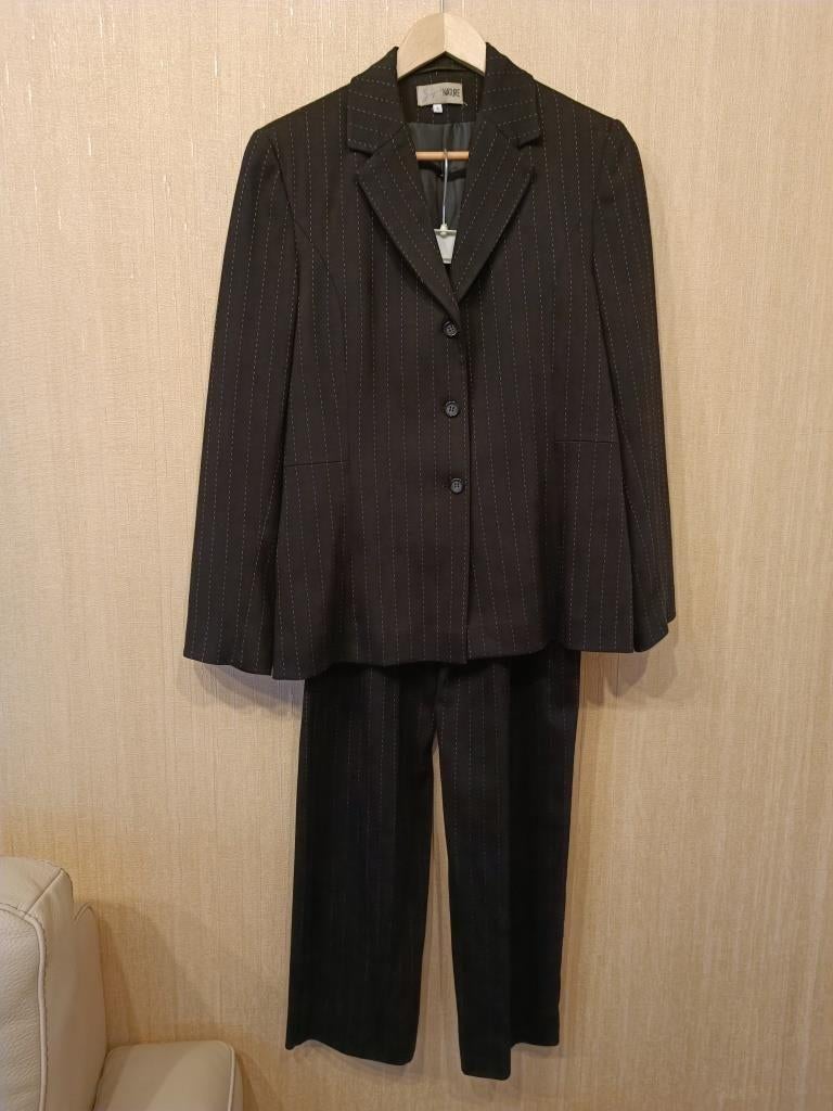 Beau tailleur veste-pantalon classique - Signé nature - T40, Taille 38/40 (M), Signé Nature, Enlèvement, Porté