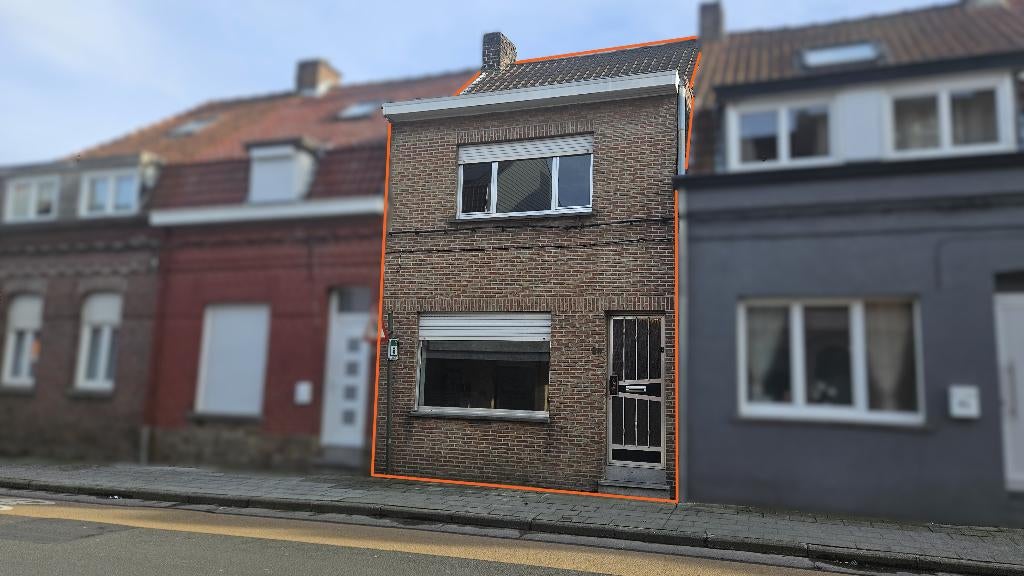 Saine maison mitoyenne avec jardin et parking arrière, Immo, Maison 2 façades, 48459 kWh/an, 200 à 500 m², Province de Hainaut
