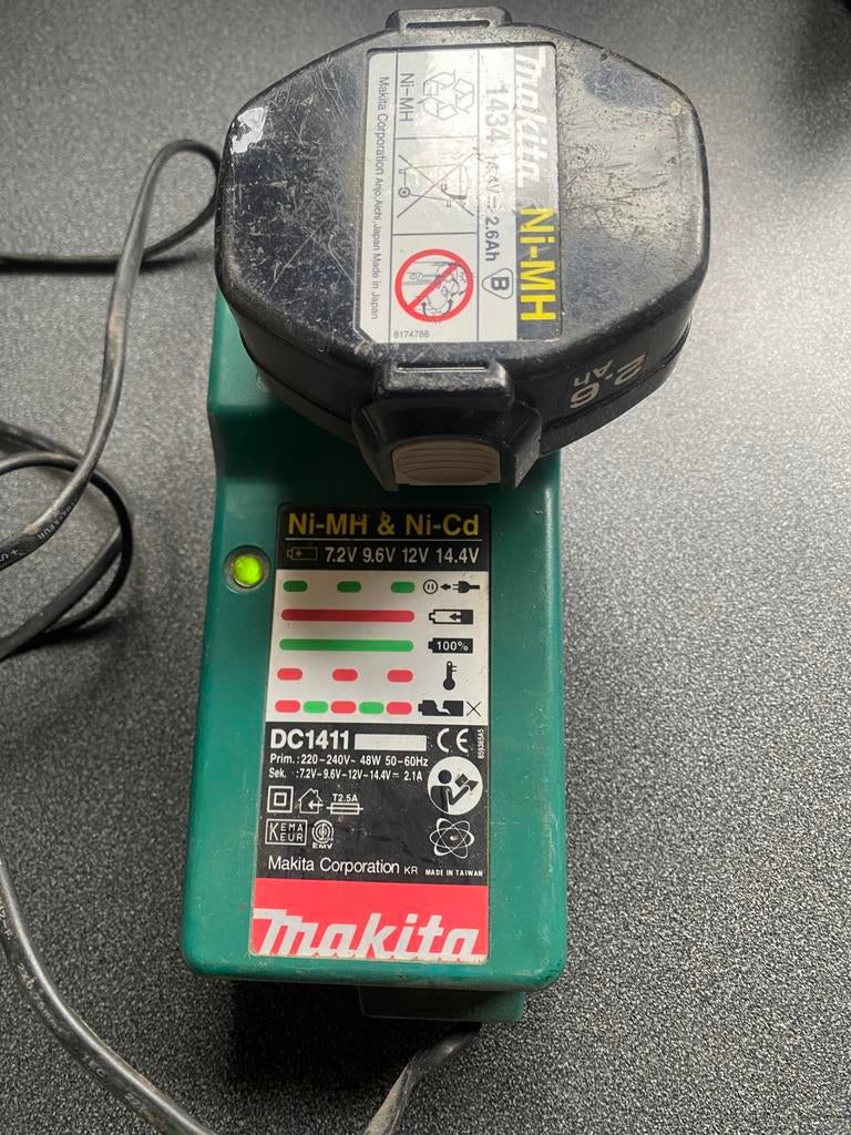 Makita lader met goede batterij, Doe-het-zelf en Bouw, Ophalen of Verzenden, Gebruikt