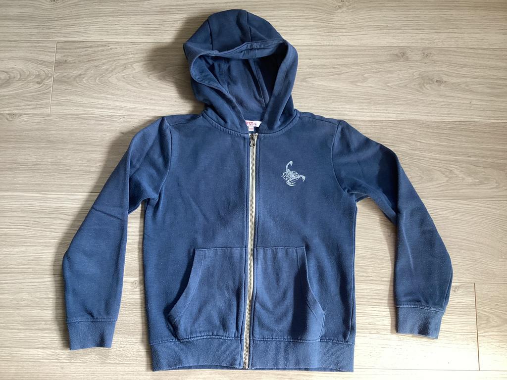 Blauwe gilet met kap maat 140, Kinderen en Baby's, Kinderkleding | Maat 140, Jongen of Meisje, Trui of Vest, JBC, Ophalen of Verzenden