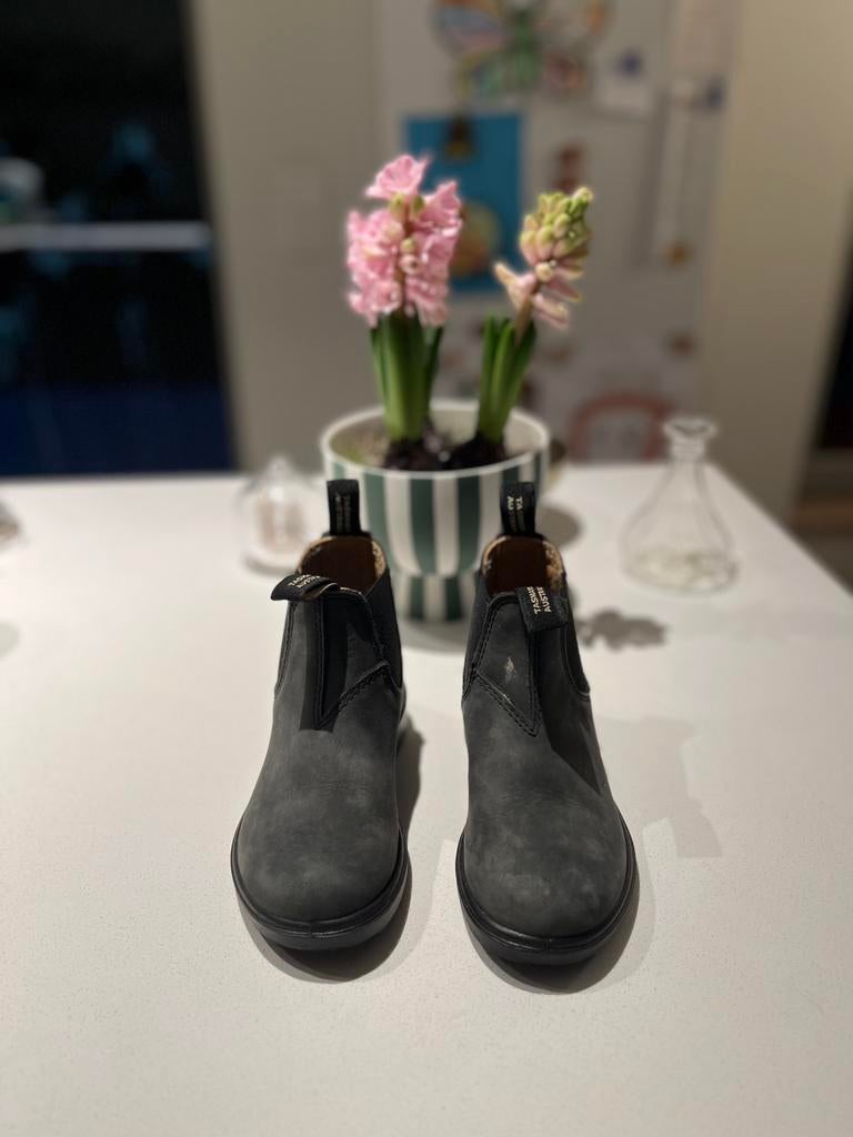 Blundstone kinderschoenen maat 28, Kinderen en Baby's, Kinderkleding | Schoenen en Sokken, Ophalen, Jongen of Meisje, Schoenen