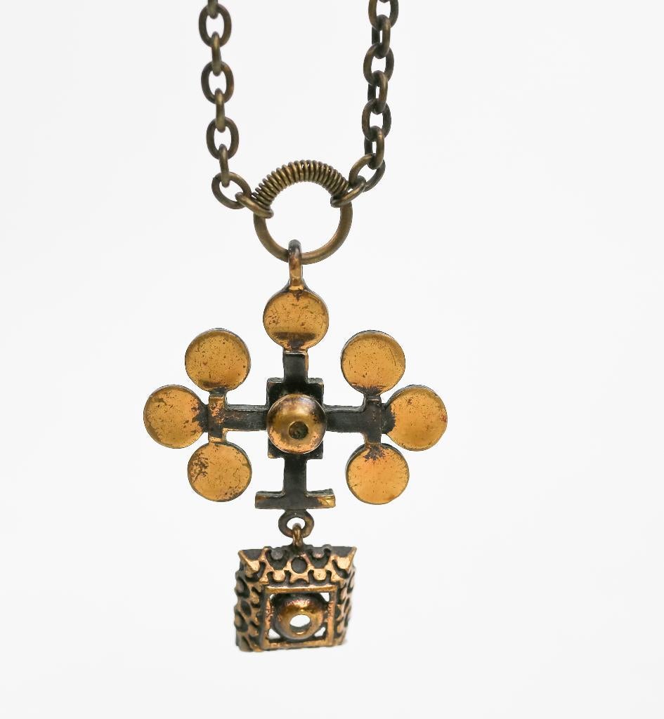 Brutalistische bronzen halsketting Pentti Sarpaneva, Bijoux, Sacs & Beauté, Colliers, Enlèvement ou Envoi, Autres couleurs, Avec pendentif
