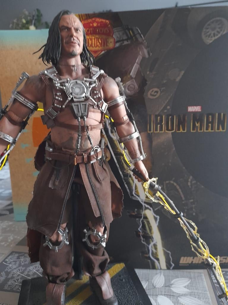 Hot toys iron man 2 whiplash, Enlèvement ou Envoi, Comme neuf, Film, Figurine ou Poupée