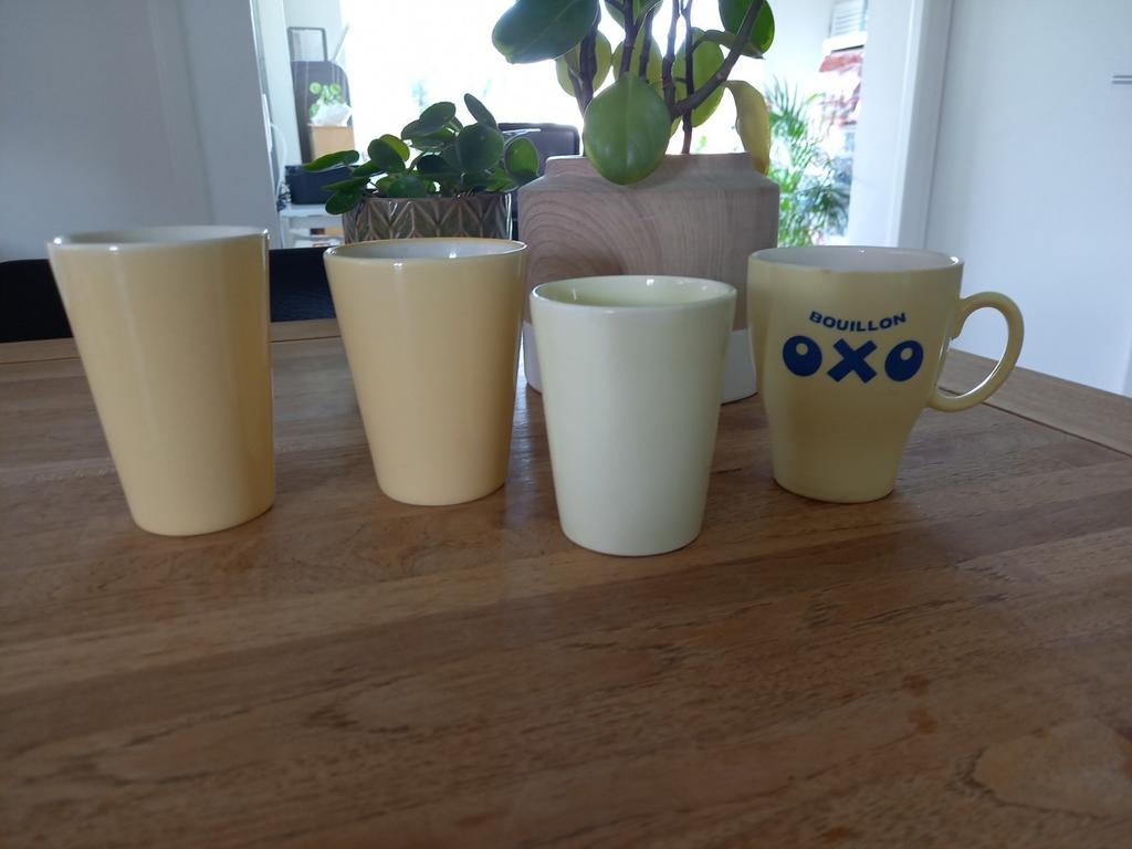 Pastel bekers en oxo tas van Petrus Regout, Enlèvement ou Envoi, Comme neuf, Tasse(s) et/ou soucoupe(s)