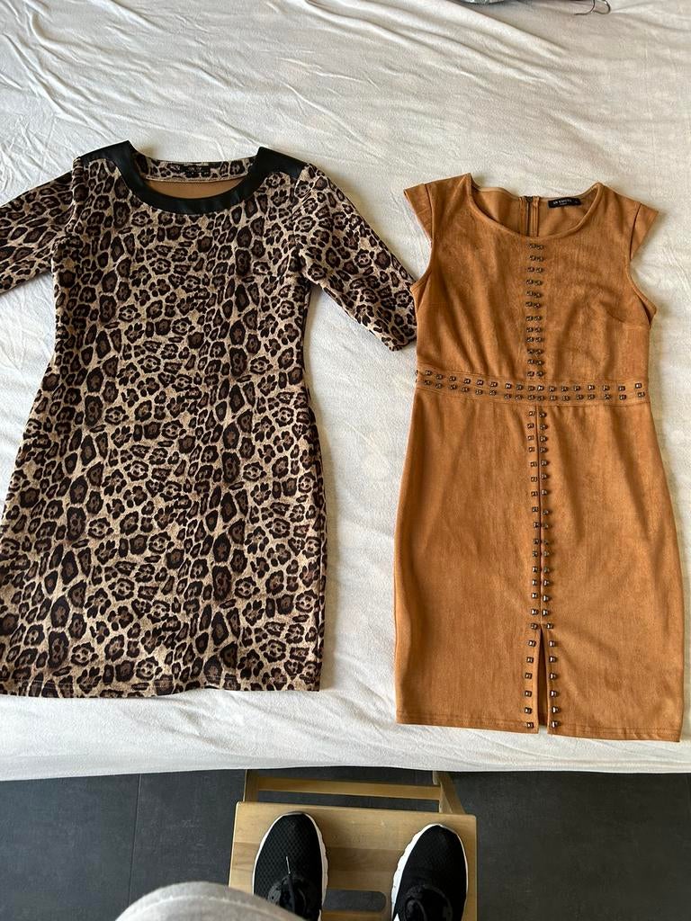 2 kleedjes nubuck, Kleding | Dames, Jurken, Ophalen of Verzenden, Zo goed als nieuw, Maat 38/40 (M)