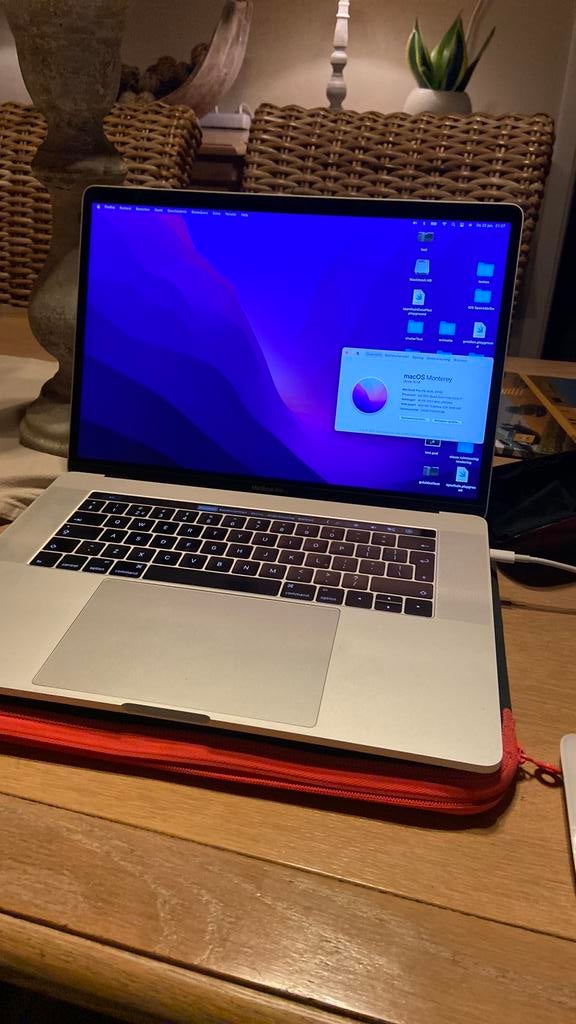 MacBook Pro 15 inch i7, Computers en Software, 256 GB, 2 tot 3 Ghz, Ophalen of Verzenden, Zo goed als nieuw