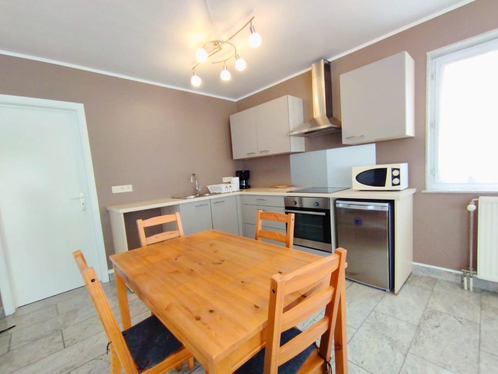 Appartement meublé 1 chambre location flexible wifi, TV, etc, 50 m² ou plus, Province de Hainaut