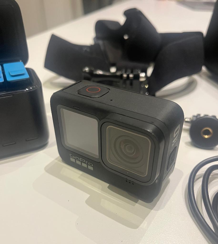 GoPro hero 9 black + 3 batteries + accessoires, Audio, Tv en Foto, Overige merken, Ophalen of Verzenden, Zo goed als nieuw, 8 tot 20x