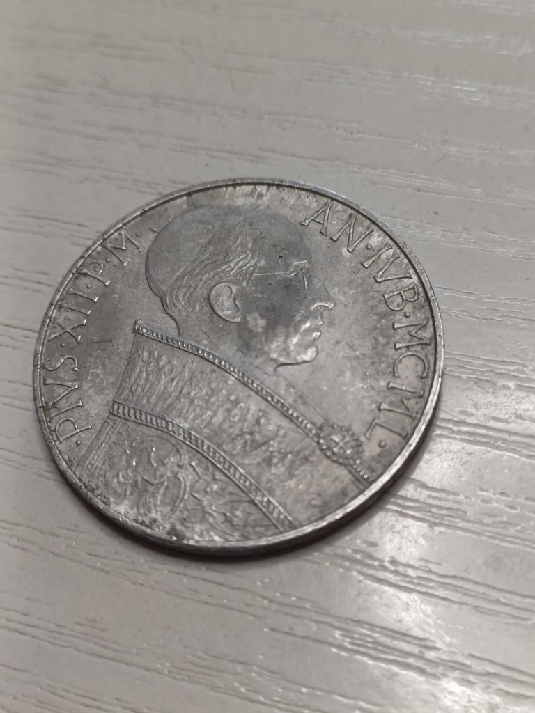 Vatican ciry 10 lire  De Paus 1950 .0, Postzegels en Munten, Ophalen