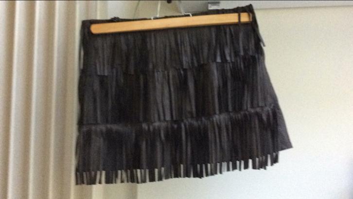 Jupe en cuir souple avec franges devant. petit., Enlèvement ou Envoi, Comme neuf, Brun, Atos lombardini